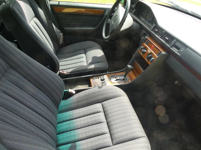 870767-14 Mercedes-Benz 220 E -1993