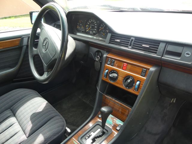 870767-15 Mercedes-Benz 220 E -1993