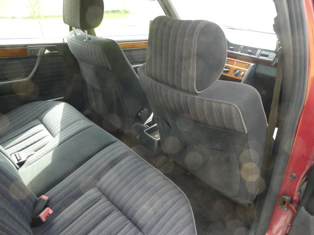 870767-17 Mercedes-Benz 220 E -1993