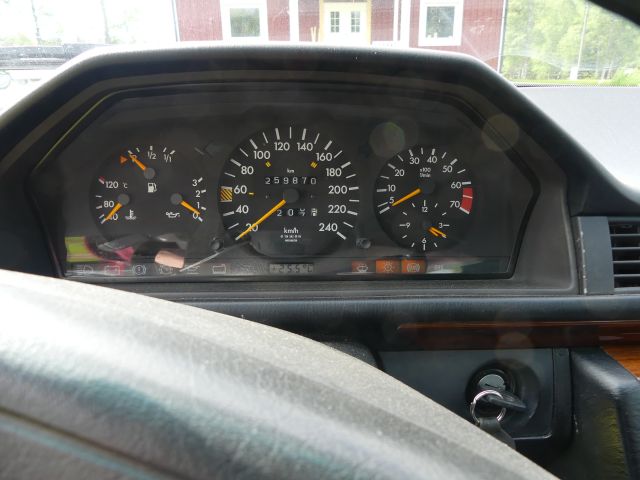 870767-19 Mercedes-Benz 220 E -1993