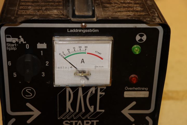 659268-4 Battery charger Race Start 220