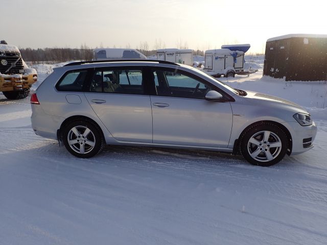 753687-4 Volkswagen AUV GOLF, 2015. Petrol / Gas. LOW MILES