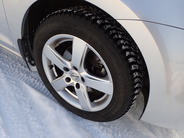 753687-28 Volkswagen AUV GOLF, 2015. Petrol / Gas. LOW MILES