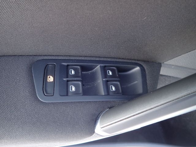 753687-66 Volkswagen AUV GOLF, 2015. Petrol / Gas. LOW MILES