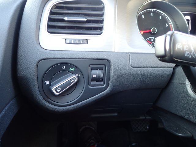 753687-72 Volkswagen AUV GOLF, 2015. Petrol / Gas. LOW MILES