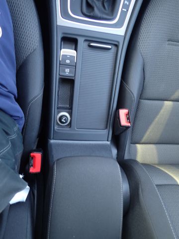 753687-79 Volkswagen AUV GOLF, 2015. Petrol / Gas. LOW MILES