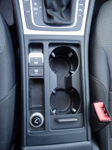 753687-80 Volkswagen AUV GOLF, 2015. Petrol / Gas. LOW MILES