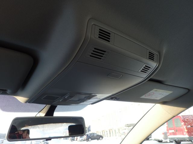 753687-89 Volkswagen AUV GOLF, 2015. Petrol / Gas. LOW MILES