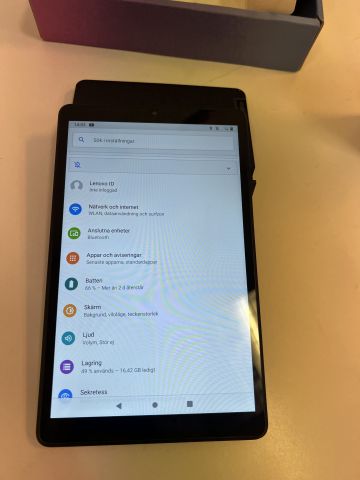 867651-3 Tablet, Lenovo Smart Tab M8 with docking station