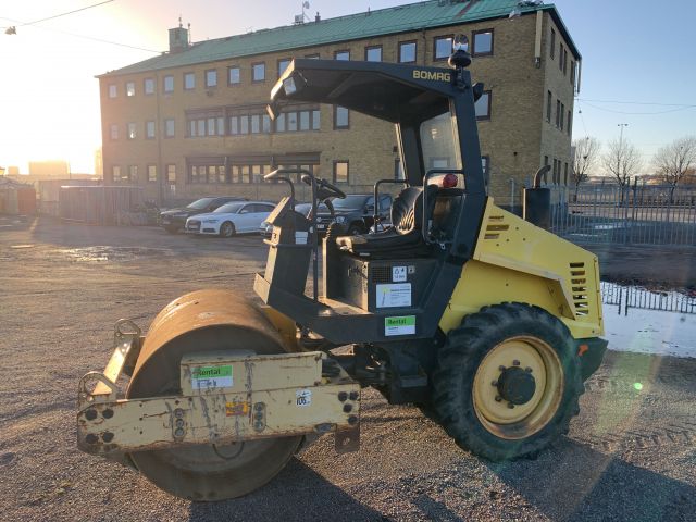 848738-1 3.3-ton roller, Bomag DW 124 -2007