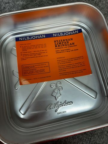 804248-2 Nils Johan bread box and cookie jars as well as kitchen scale