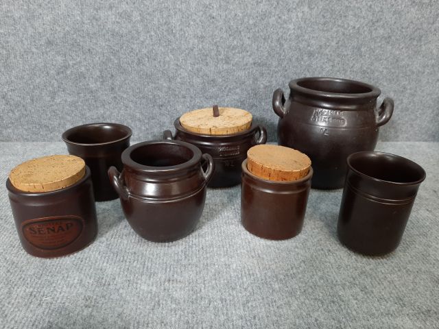 804250-3 Collection of porcelain and ceramics, Höganäs, about 30 parts