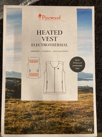 871740-2 Heating vest Pinewood 5588 black with battery and charger size XXL