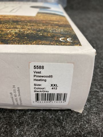 871740-3 Heating vest Pinewood 5588 black with battery and charger size XXL
