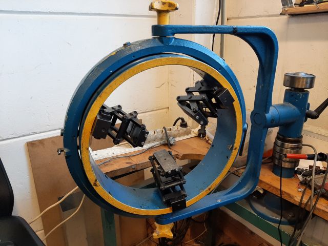 804942-3 Engine holder - Wetzel, incl. work table, tools etc.