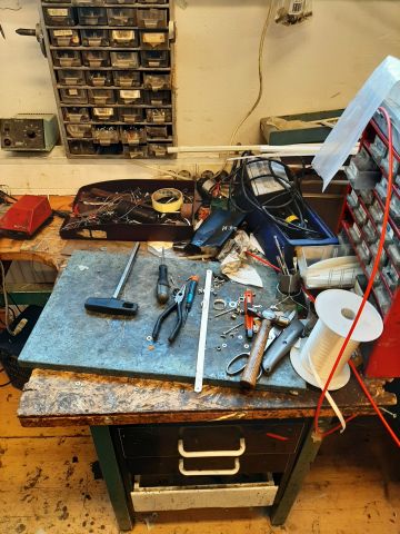 804942-5 Engine holder - Wetzel, incl. work table, tools etc.