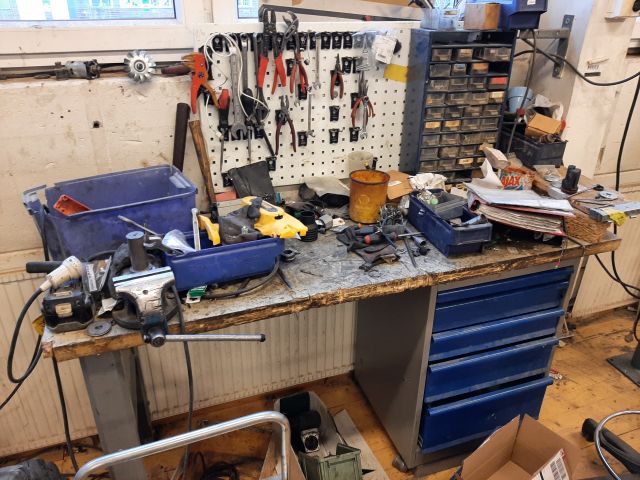 804948-2 Work table & 2x shelves # 2