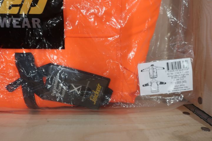 871767-3 Assortment of workwear Snickers, Dunderdon etc