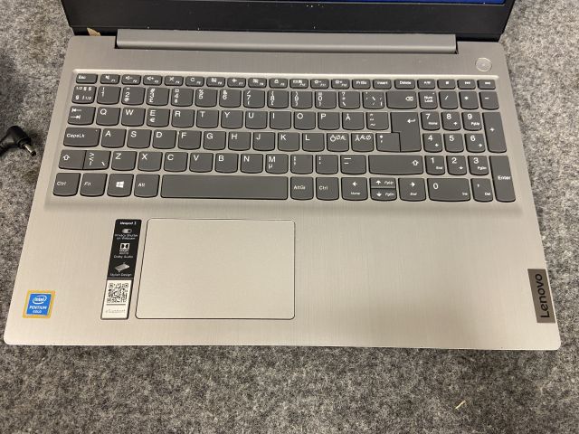 849185-2 Lenovo Laptop IdeaPad 3 15IML05