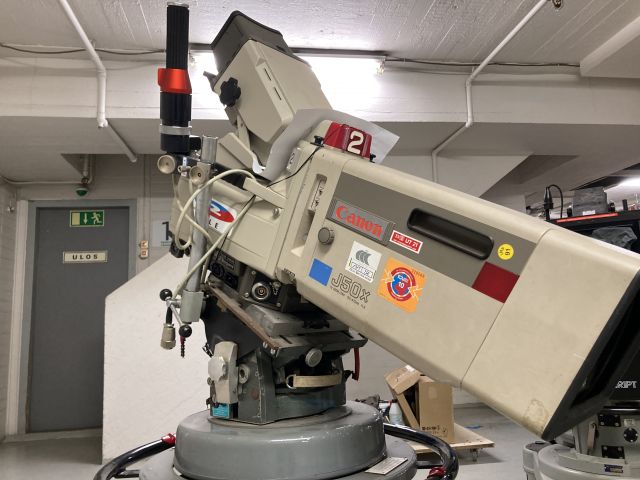 873881-2 Ikegami HK-366, Canon J50X ja Vinten jalka