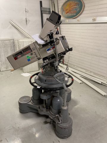 873881-1 Ikegami HK-366, Canon J50X ja Vinten jalka