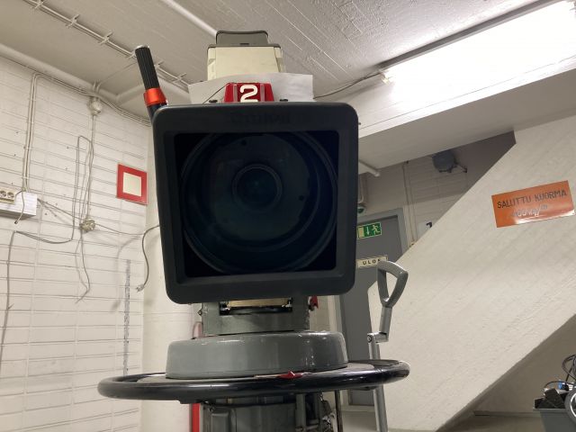 873881-3 Ikegami HK-366, Canon J50X ja Vinten jalka