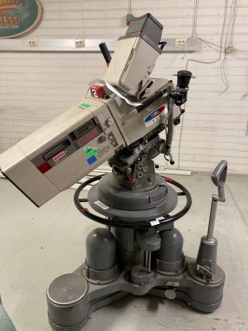 873881-5 Ikegami HK-366, Canon J50X ja Vinten jalka