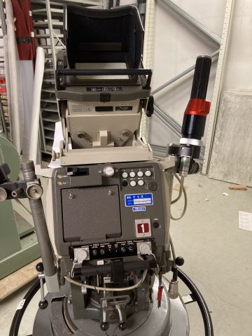 873881-8 Ikegami HK-366, Canon J50X ja Vinten jalka