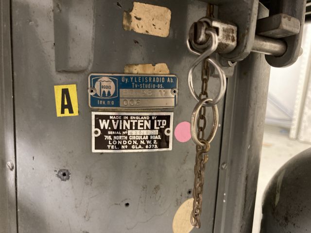 873881-11 Ikegami HK-366, Canon J50X ja Vinten jalka