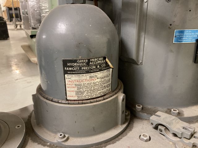 873881-12 Ikegami HK-366, Canon J50X ja Vinten jalka