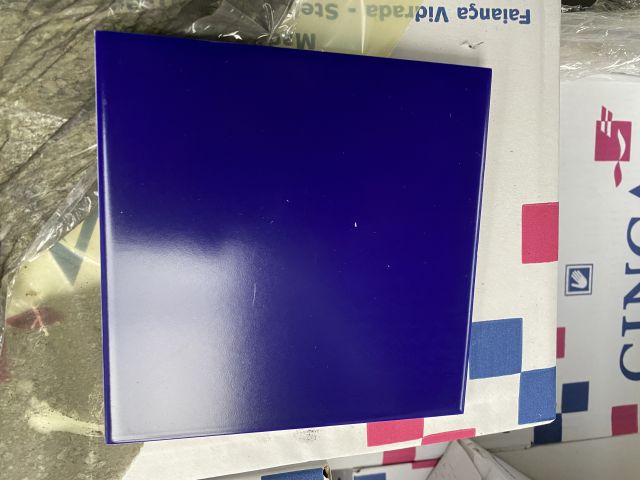 829911-2 Tiles from cinca, m15x15, Tot about 72m2