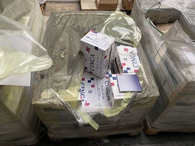 829911-4 Tiles from cinca, m15x15, Tot about 72m2