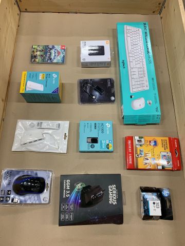 Assortment with computer accessories - PS Auction - We value the future ...