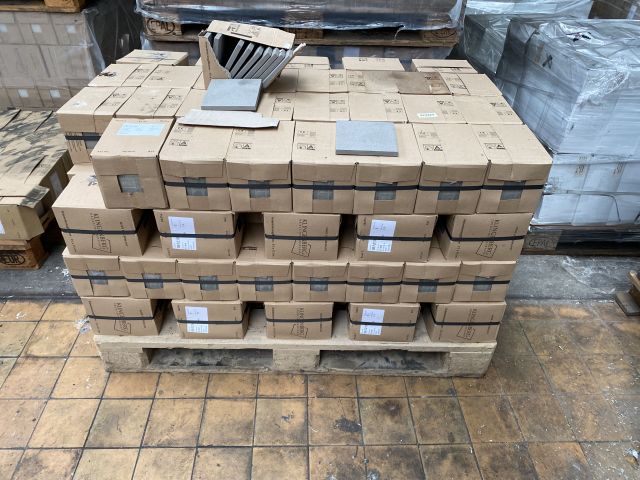 875049-4 Tiles from Klingenberg, M15x15, Tot approx. 33m2