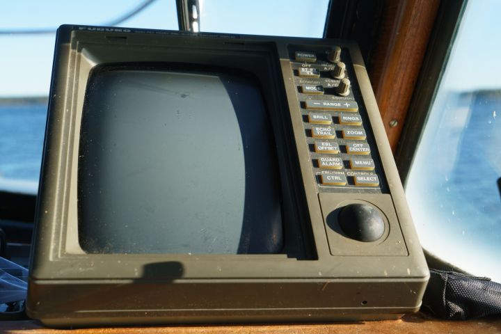 875066-10 Finnmar 9000 patrol boat, Volvo penta D6 310 - 2006