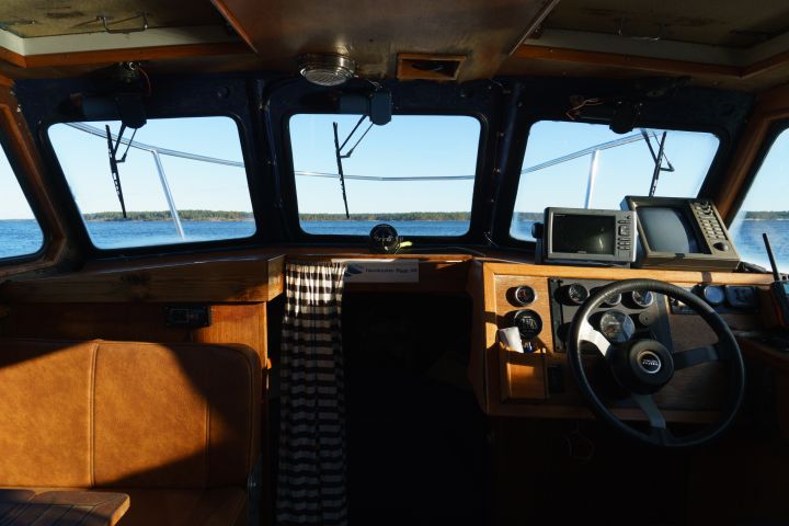 875066-31 Finnmar 9000 patrol boat, Volvo penta D6 310 - 2006