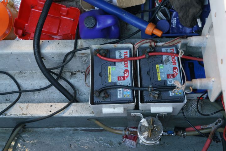 875066-35 Finnmar 9000 patrol boat, Volvo penta D6 310 - 2006