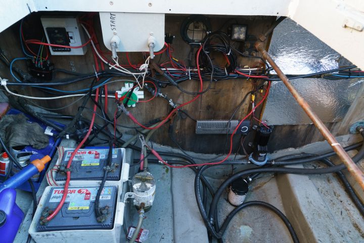 875066-37 Finnmar 9000 patrol boat, Volvo penta D6 310 - 2006