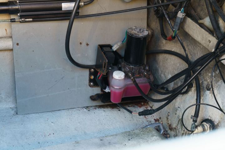 875066-40 Finnmar 9000 patrol boat, Volvo penta D6 310 - 2006