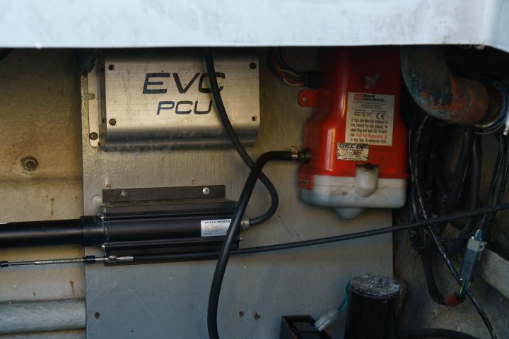 875066-41 Finnmar 9000 patrol boat, Volvo penta D6 310 - 2006