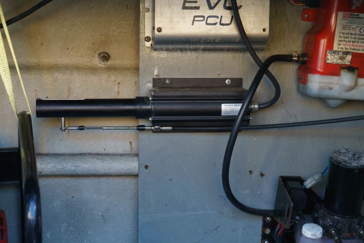 875066-42 Finnmar 9000 patrol boat, Volvo penta D6 310 - 2006