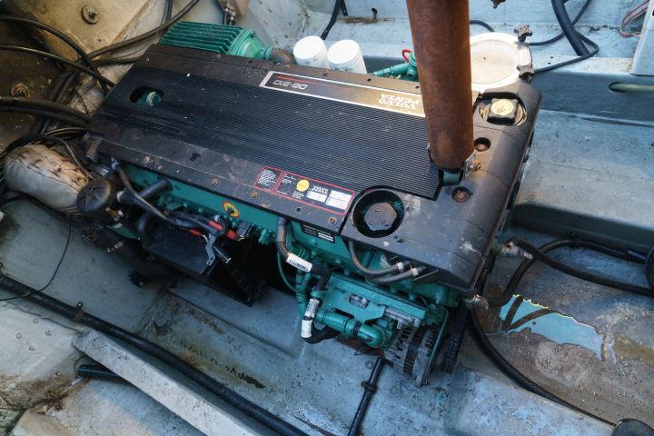 875066-44 Finnmar 9000 patrol boat, Volvo penta D6 310 - 2006