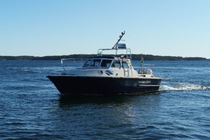 875066-50 Finnmar 9000 patrol boat, Volvo penta D6 310 - 2006