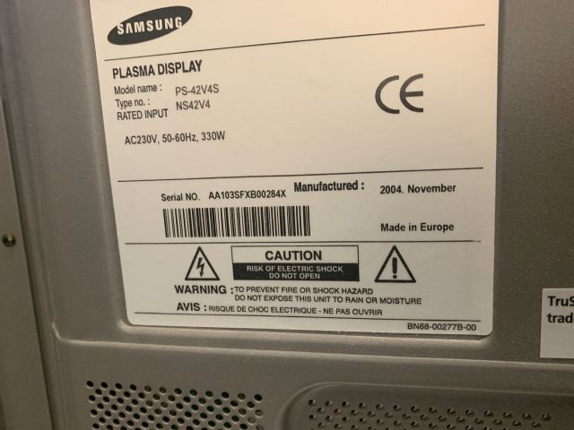 873979-4 Samsung TV with removable speakers