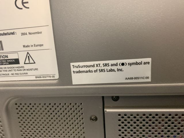 873979-7 Samsung TV with removable speakers