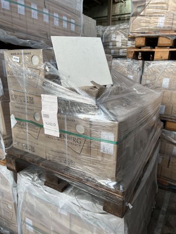 872016-2 Tiles from Klingenberg 30X30cm Tot about 35m2