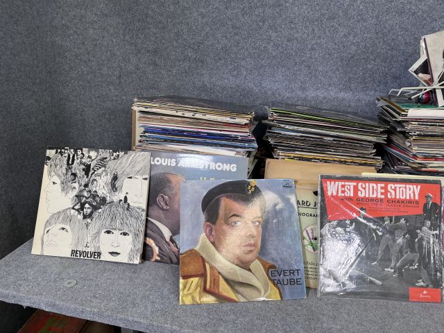 804280-6 Collection of vinyl records, + 1000 pcs