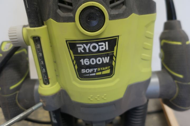 794989-8 Ryobi overhead cutter and Makita angle grinder