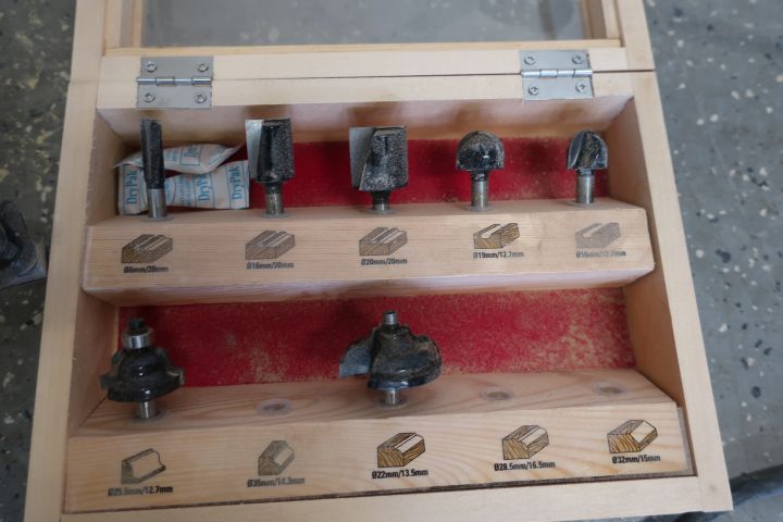 794989-7 Ryobi overhead cutter and Makita angle grinder