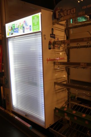 794869-4 Apoteksskåp samt butiksställ för tuggummi etc.